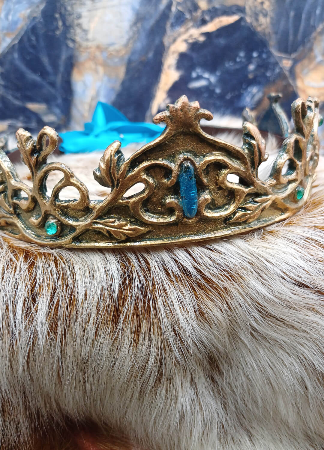 Mystical Elven Headpiece for Cosplay and Roleplay – A stunning, adjustable fantasy crown lined with leather for comfort and long-lasting wear.