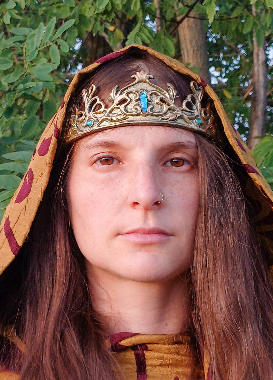 Handmade Elven Crown for LARP and Cosplay – A beautifully crafted fantasy crown with customizable gemstones and an adjustable fit