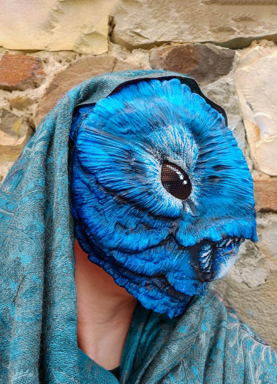 Detail of the adjustable elastic closure system on the Fatuous Barn Owl mask