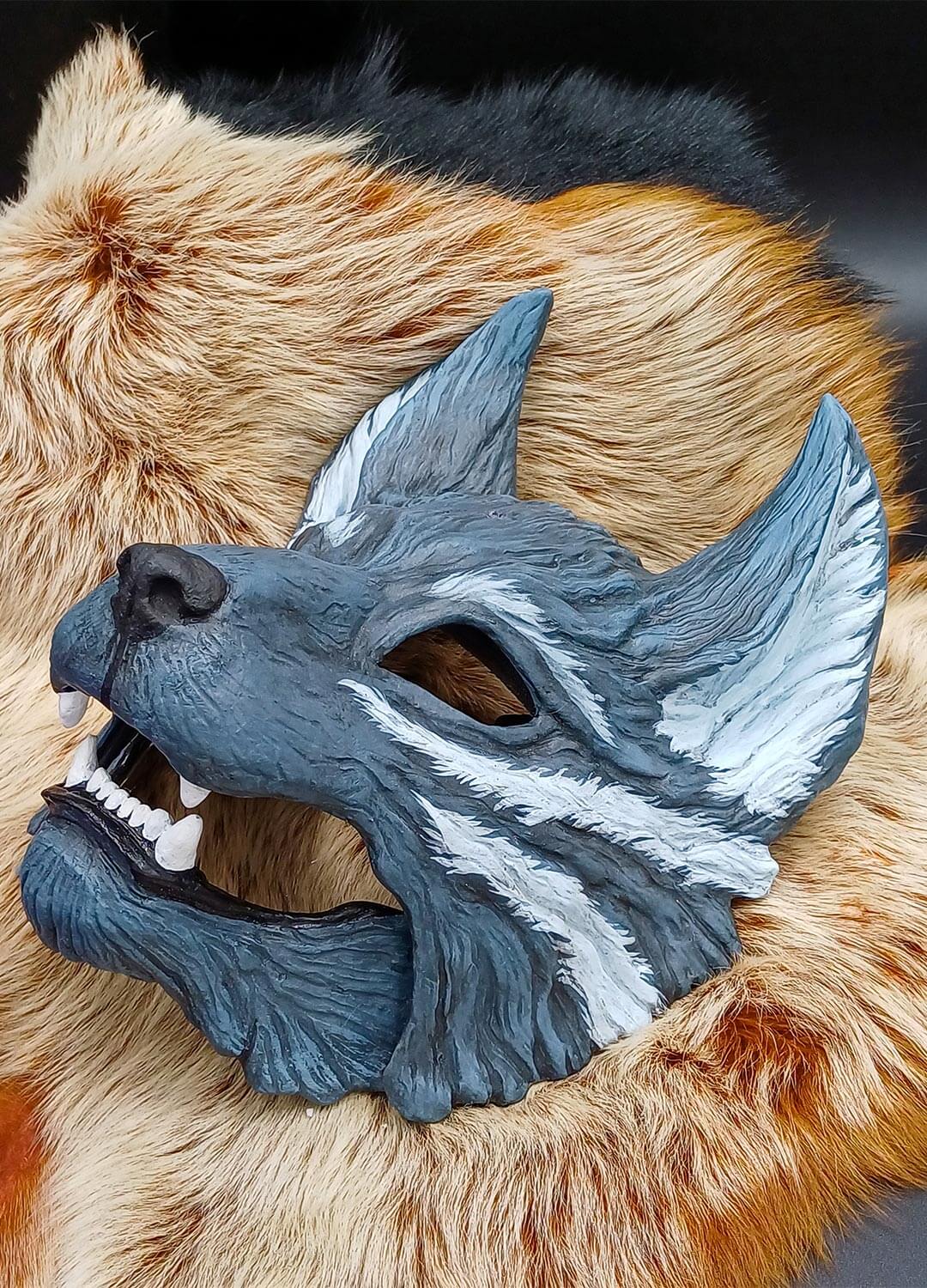 Werewolf resin mask with an open articulated jaw, ideal for cosplay and LARP
