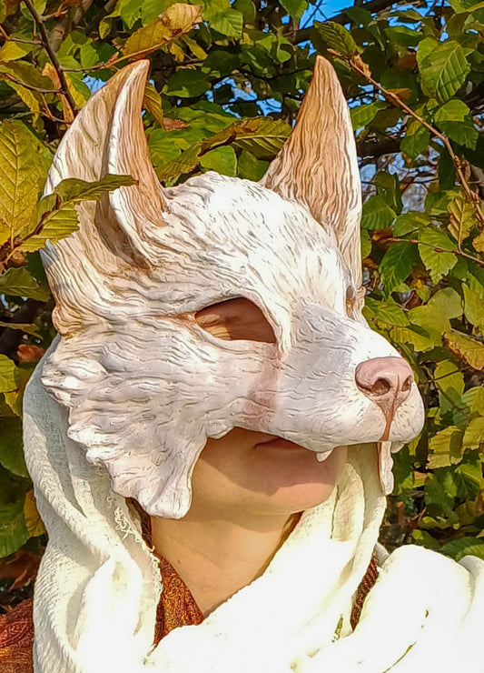 Close-up of Fenrir Half Mask Champagne – Intricate hand-painted details on resin