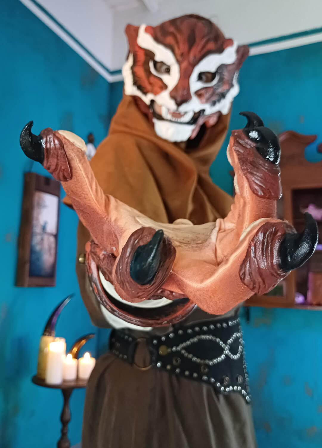 Tiger claws gloves and tiger resin mask, complete cosplay ensemble