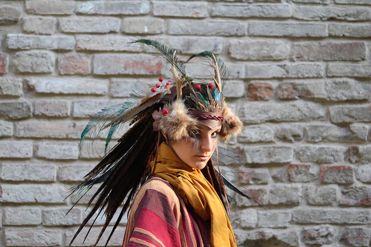 Beginner-friendly guide to crafting your own feather accessories.
