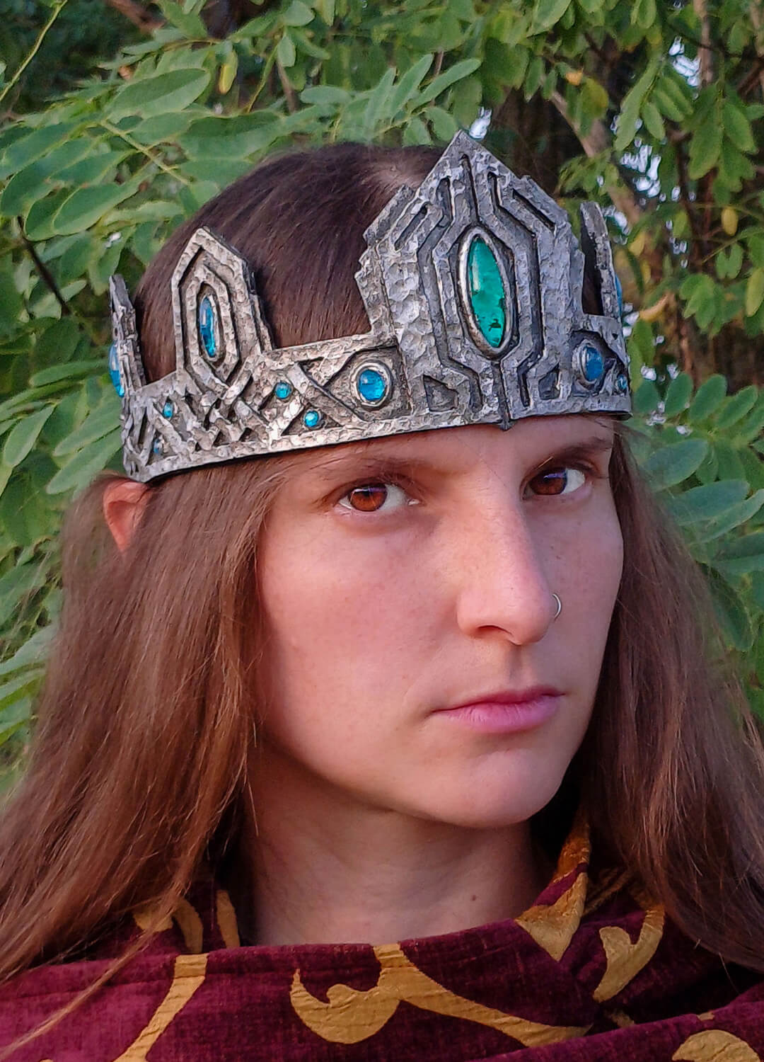 Handcrafted dwarven crown with customizable gemstones – perfect for LARP, cosplay, and fantasy events.