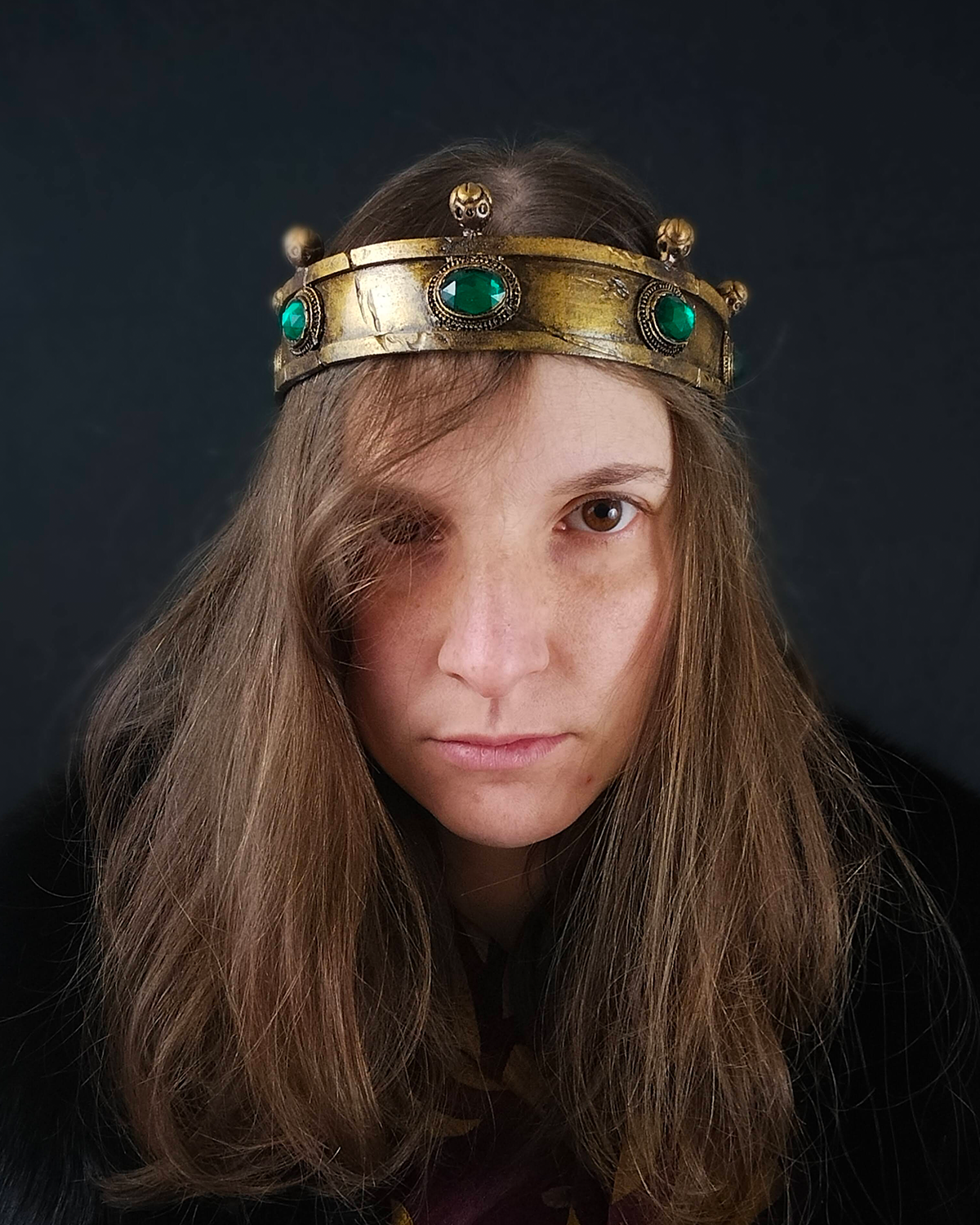 Customizable fantasy crown, gemstone color options for unique designs.
