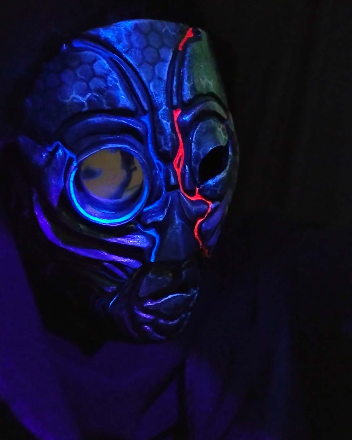 Cyberpunk Droid Resin Mask, UV Engraved, Reflective Eye, Cosplay, LARP