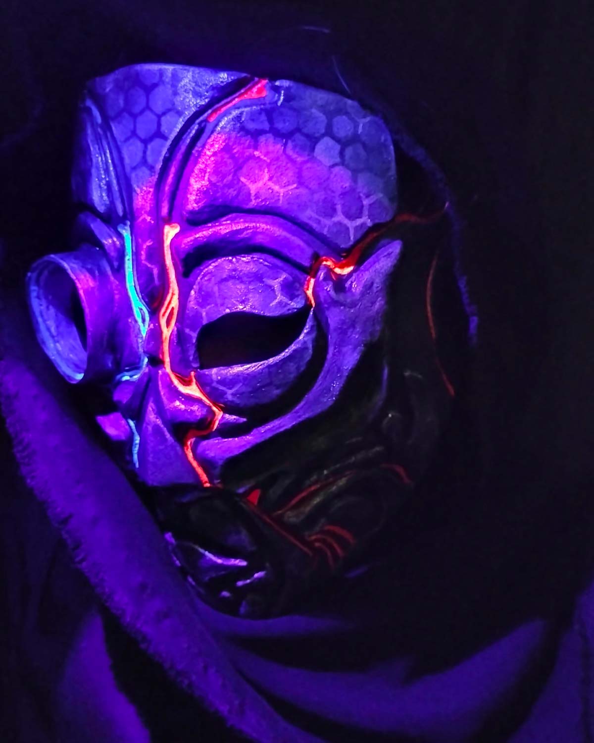 Reflective Eye Insert on Cyberpunk Droid Mask, Mirror Effect, Cosplay Accessory