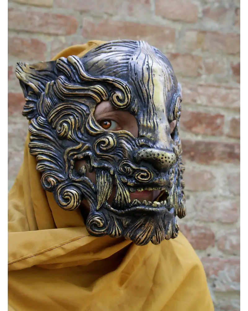 Black Oni mask, Japanese demon-inspired design, gold details on a black background, handcrafted from resin, suitable for masquerades and Halloween.