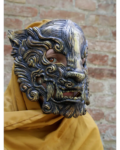 Black Oni mask, Japanese demon-inspired design, gold details on a black background, handcrafted from resin, suitable for masquerades and Halloween.