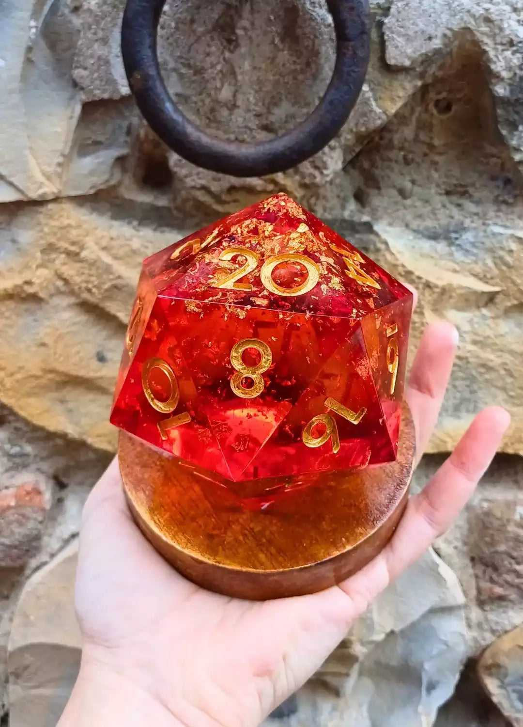 D20 tabletop gaming lamp with USB power and handcrafted wooden base, ambient light for RPG sessions