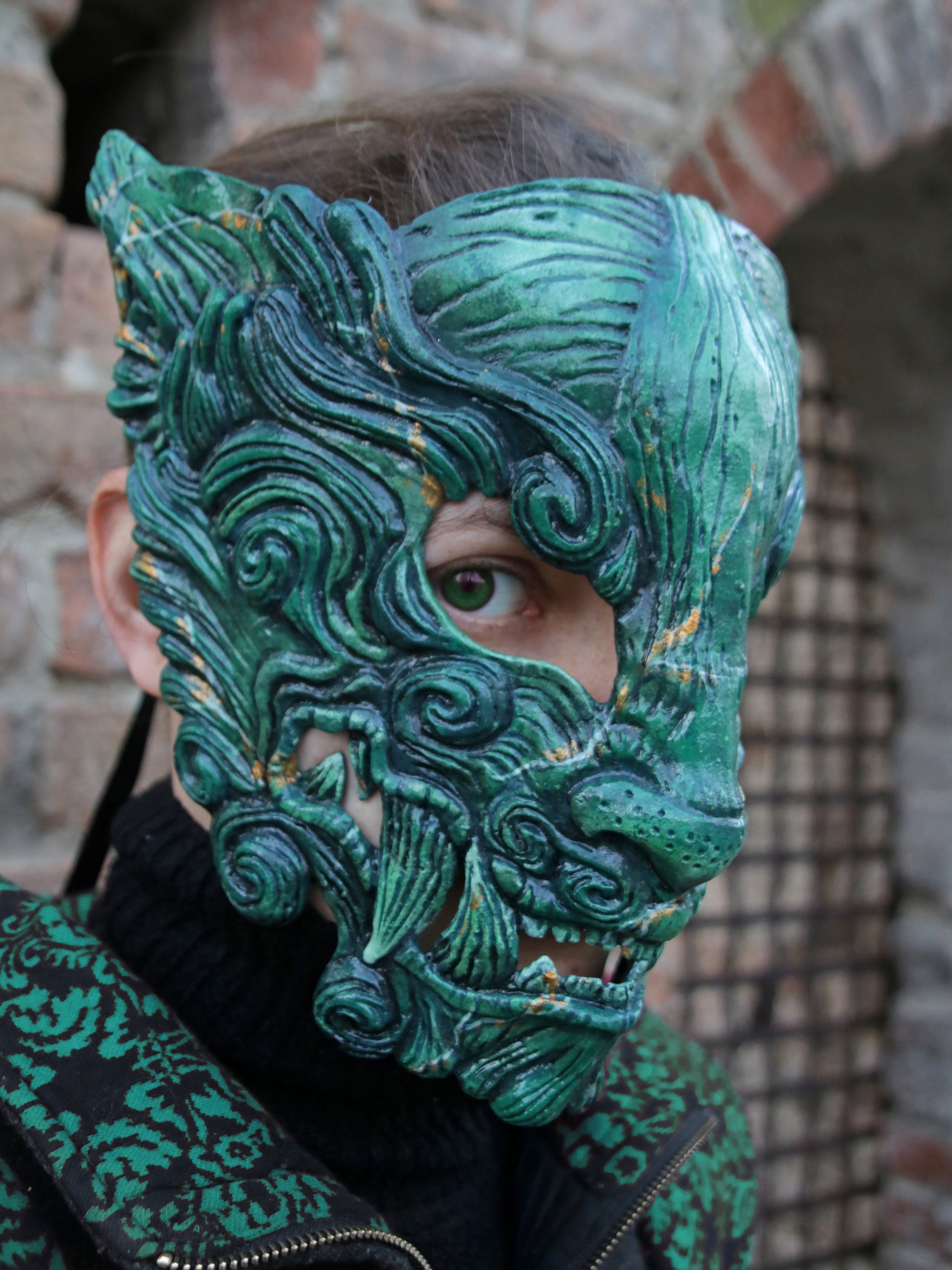 Oni cosplay mask for samurai and cyberpunk costumes – handcrafted, durable, and made to order.