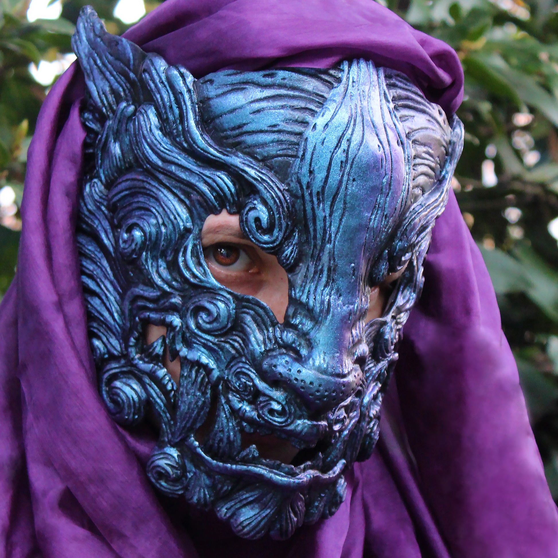 Handcrafted Oni mask for cosplay and LARP – resin, hand-painted, inspired by Japanese yokai and samurai armor.