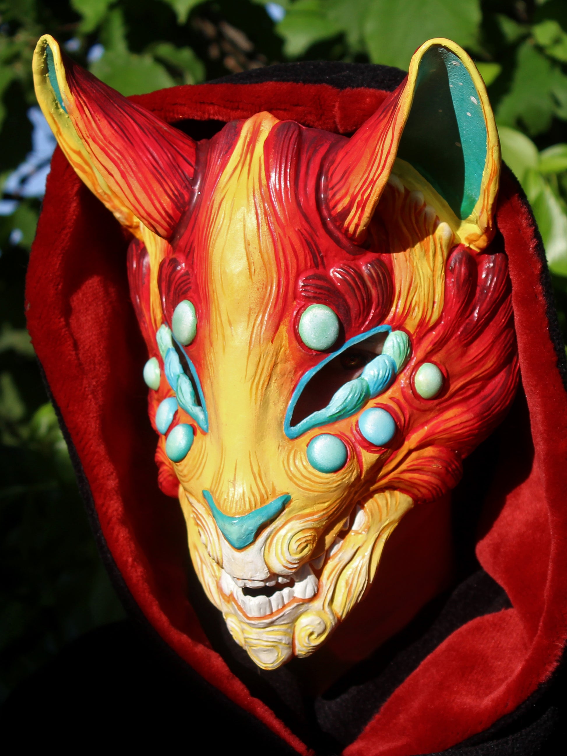 Red Kitsune mask with gemstones – perfect for LARP, cosplay, masquerade, and Halloween events.
